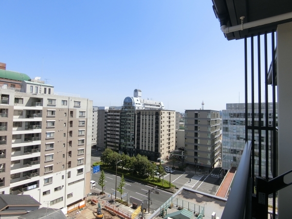 バルコニーからの眺望（南向き）、眺望に関しては永続的に保証されるものではありません。