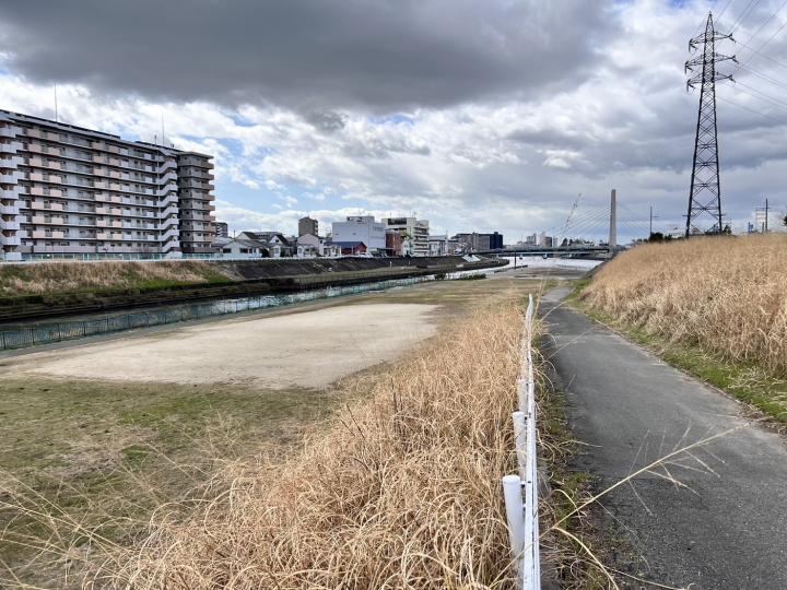 神崎川沿いには河川公園があります！