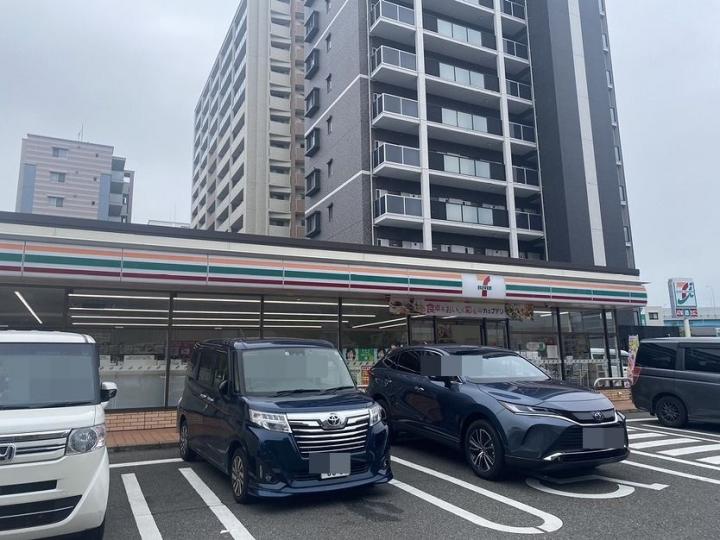 セブンイレブン福岡西鉄香椎駅前店（徒歩約4分）