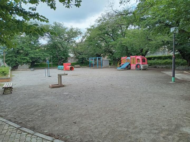 葉根木公園