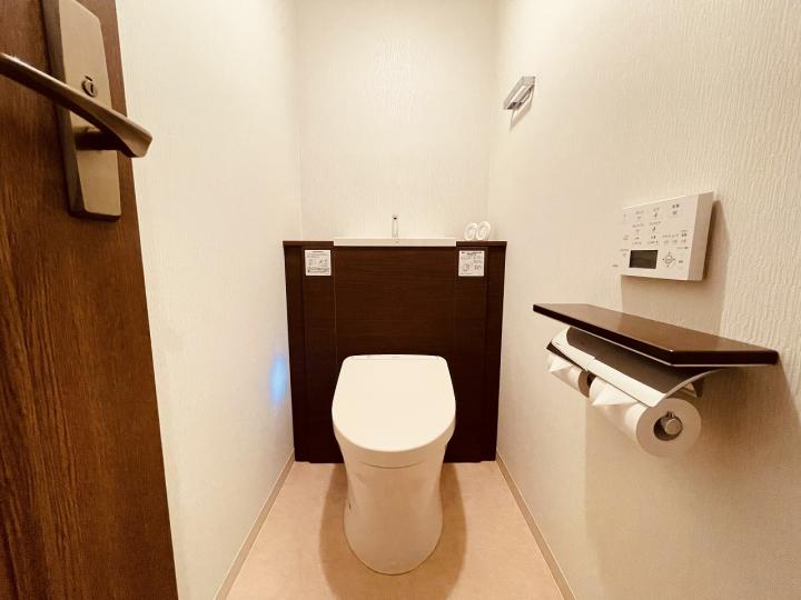 トイレです。温水洗浄便座です。