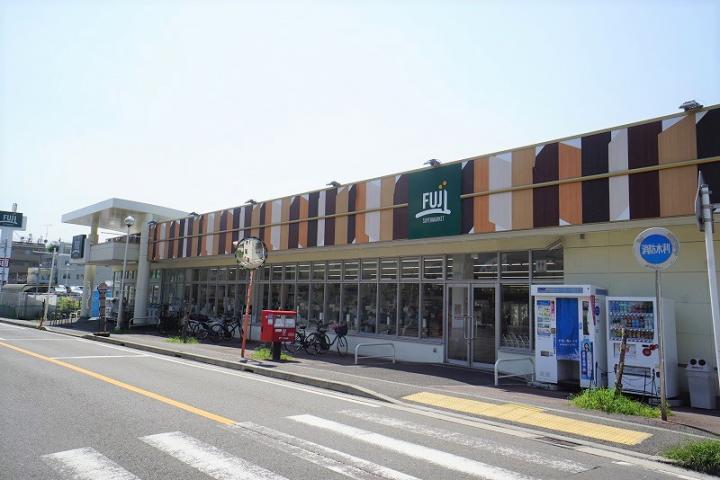 スーパーFUJI馬場店・・徒歩約8分（570m）