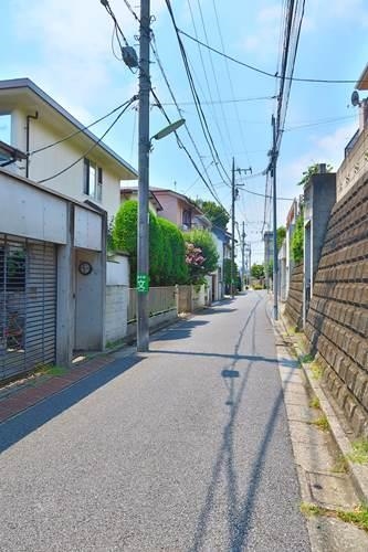 【現地前面道路２０２４年８月撮影】