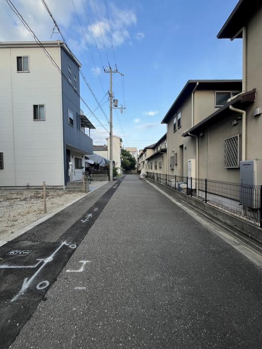 【前面道路含む現地写真】