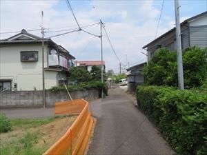 南側前面道路（２０２４年７月撮影）