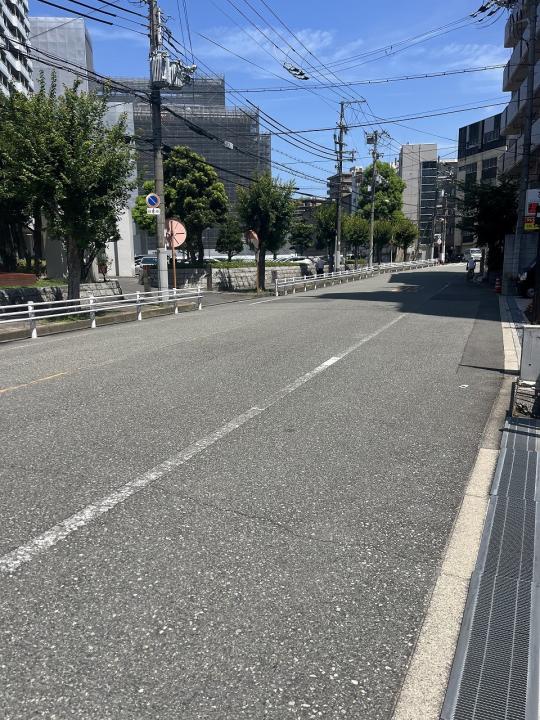 広々とした前面道路