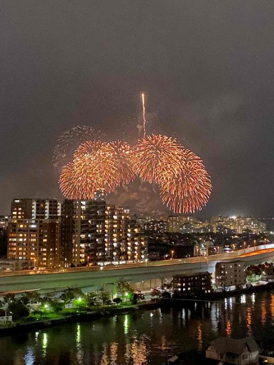 愛宕浜での花火大会。大迫力で閲覧できますよ。