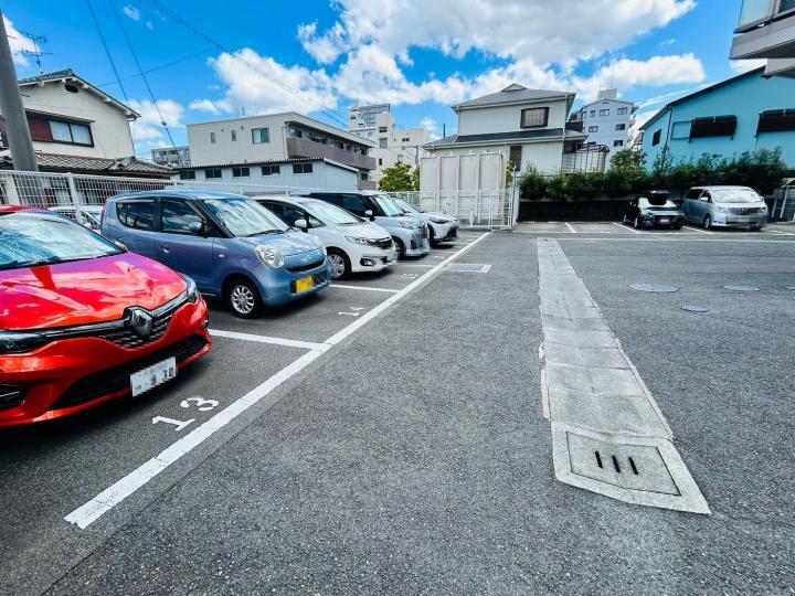 屋外平面駐車場