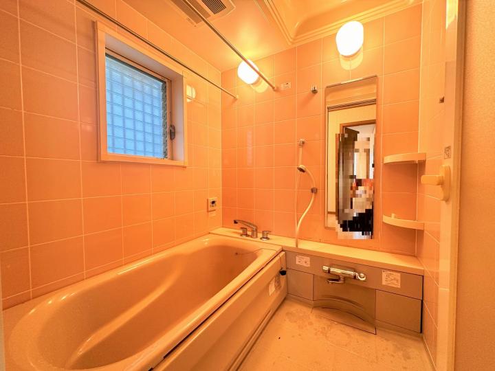 浴室です。浴室暖房乾燥機付きです。