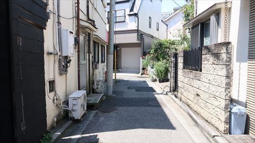 北側道路（物件：左手）