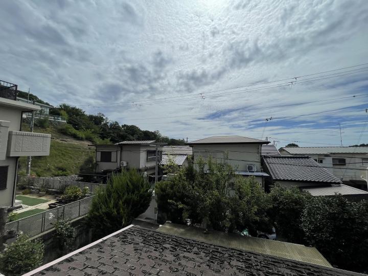 建物のバルコニーからの眺望です。