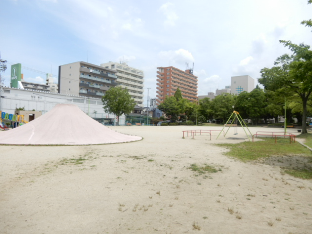 屋下公園