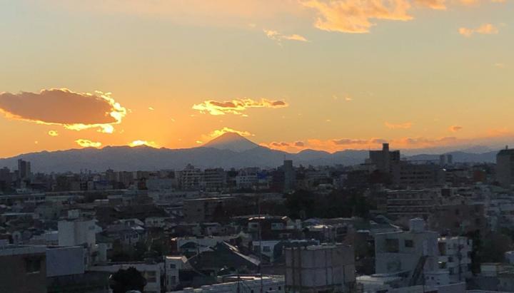 夕焼けを望みながらバルコニーでゆったりと過ごすのはいかがでしょうか