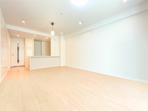 南向きで明るいリビングダイニング(CGで作成したリフォームイメージです)