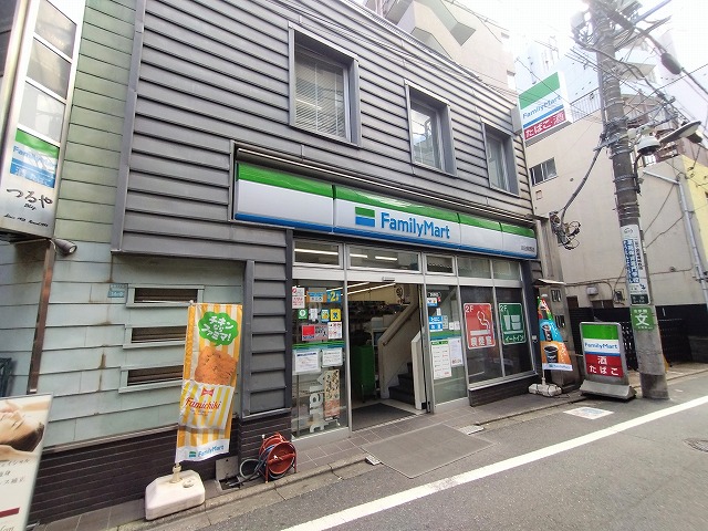 ■ファミリーマート目白駅西店　徒歩1分（約48m）