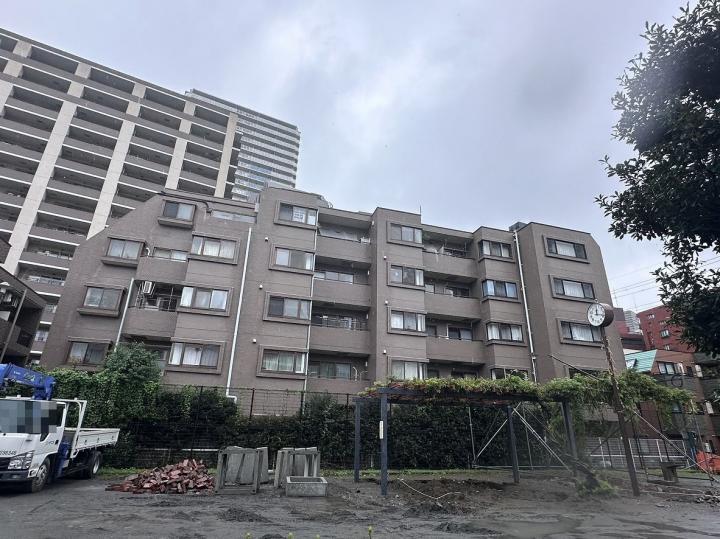 マンション全体が宮西町公園に隣接しています。