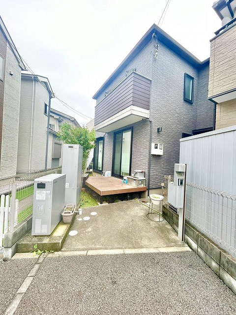 太陽光発電システム有り/ウッドデッキ有り/耐震等級3/建物状況調査実施済み