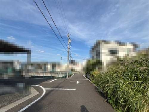 前面道路（２０２４年１０月撮影）