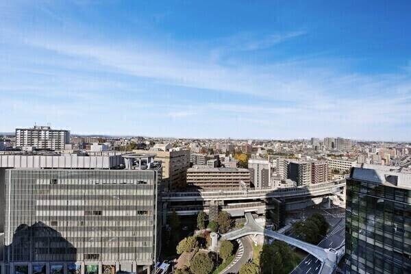 18階部分につき、眺望良好。北西方向には高い建物がなく、天気の良い日は遠くまで見渡すことができます。