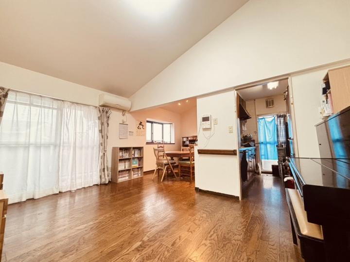 約12.5畳のリビングです。