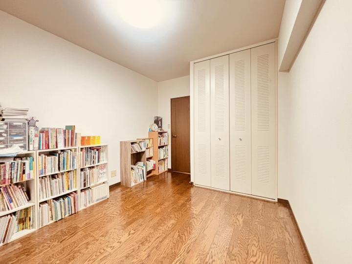 約5.5畳洋室です。