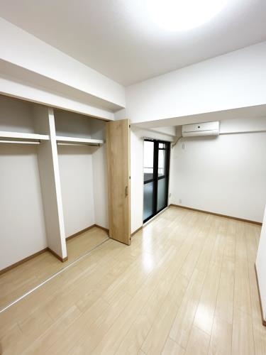 洋室　約６．５帖