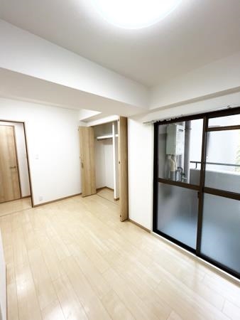 洋室　約６．５帖