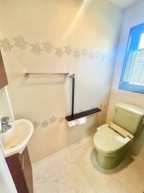 1階トイレ/手洗いカウンター/温水洗浄便座/建物内トイレ2箇所