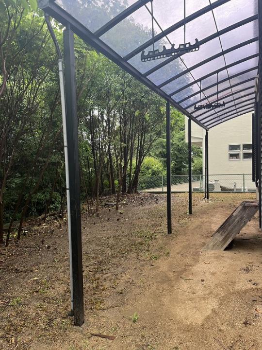 西側のお庭部分です。緑道に面しています。