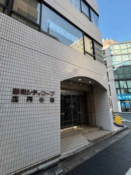セキュリティに配慮されたオートロック付き。部外者の侵入を防ぎ、トラブル回避につながります。