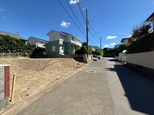 【前面道路　２０２４年９月撮影】
