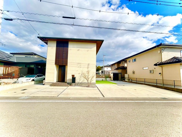 住友林業施工の建物/カースペース4台分/耐震等級3/断熱等性能等級4/延床面積約34.5帖