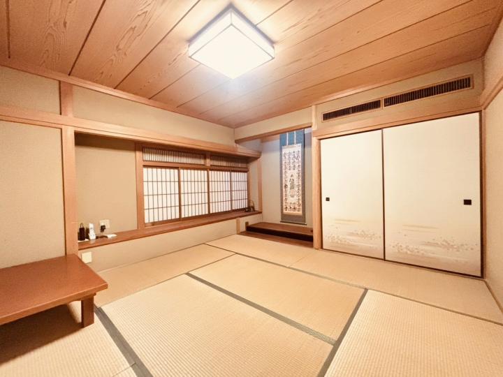 8畳の和室です。床の間もございます。