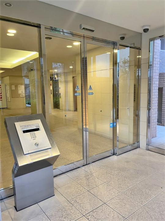 【エントランス】安心のオートロック付きマンション
