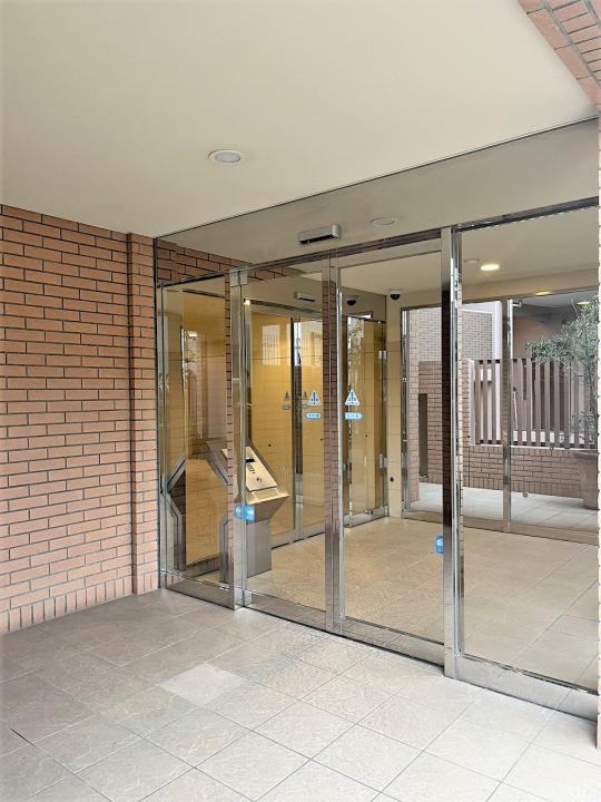 【エントランス】安心のオートロック付きマンション