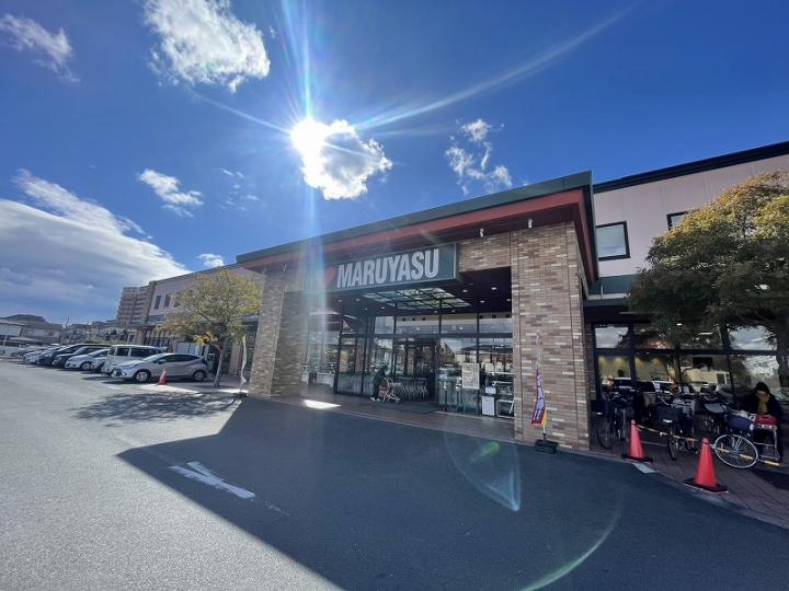マルヤス宮田店　徒歩約４分（３２０ｍ）