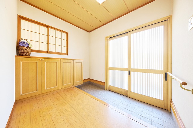 玄関　室内より