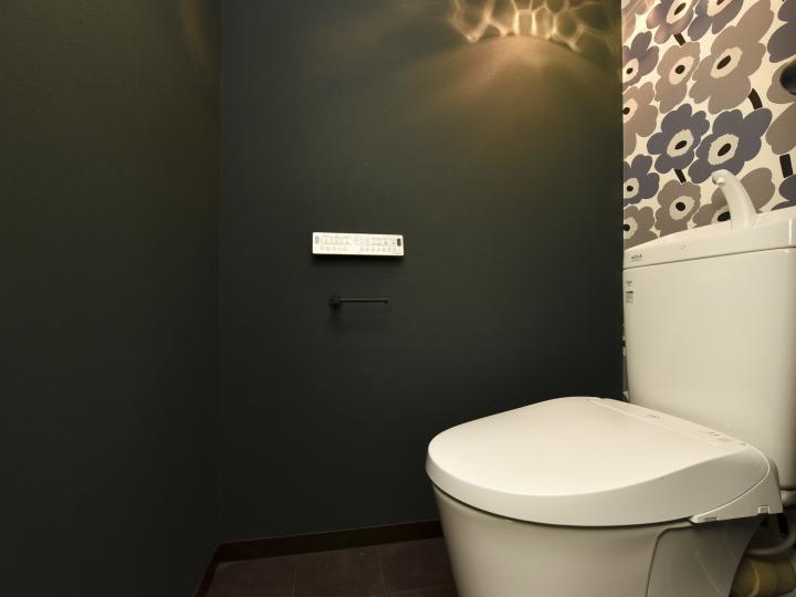 トイレのアクセントクロスは「マリメッコ」を採用！（トイレも2023年12月に新調）