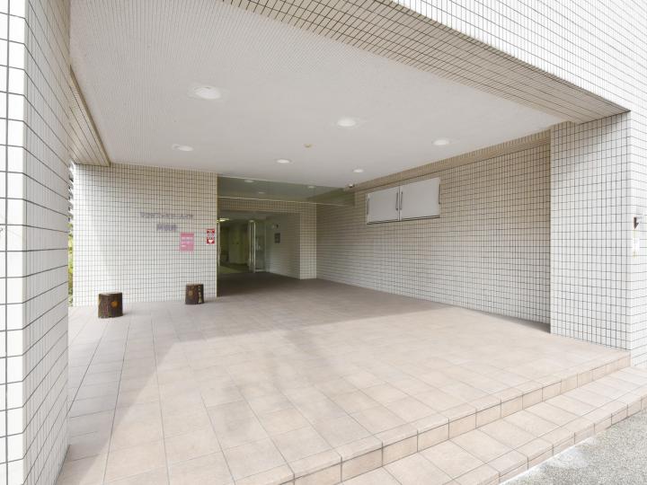 マンションエントランス！エントランスはオートロック、モニター付きインターフォンです！