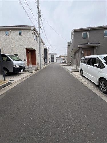≪西側前面道路①≫撮影年月２０２４年３月