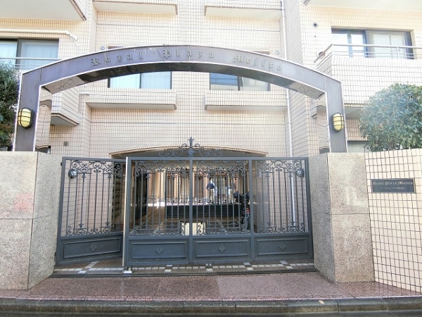 エントランス前