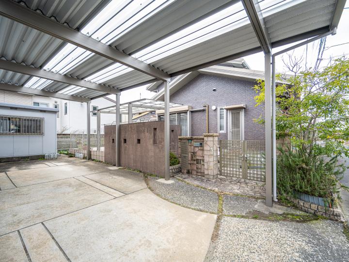 サンルーム、倉庫付き（登記済）