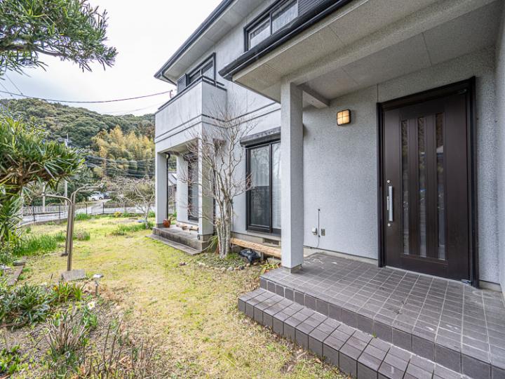 お庭で家庭菜園も可能ですよ。