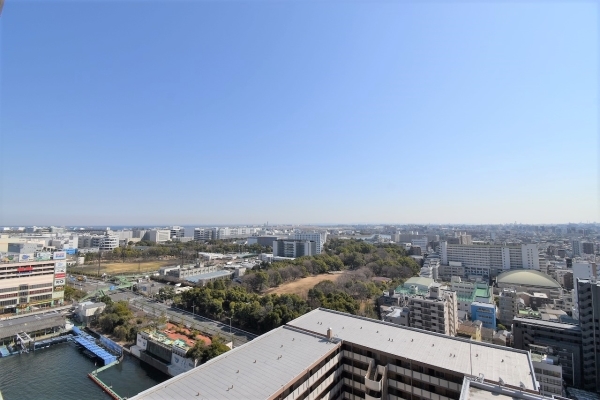 南側バルコニーからの眺望　羽田空港が望めます　眺望は永続的に保証されるものではございません
