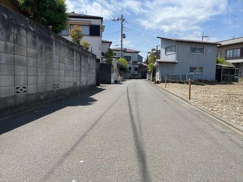南東側道路