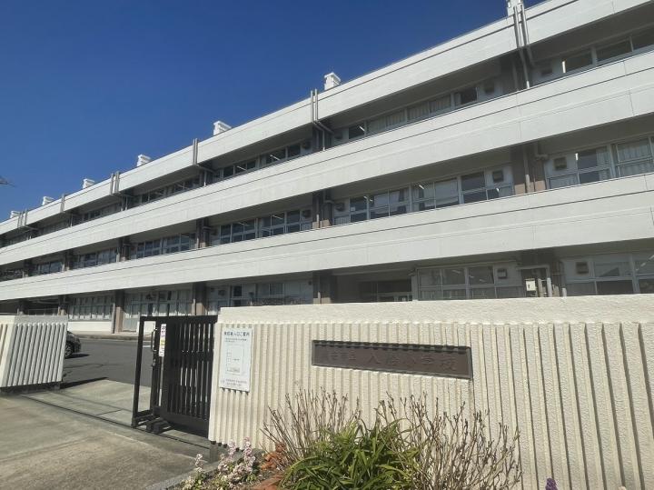 入船小学校　約1100ｍ(約14分)