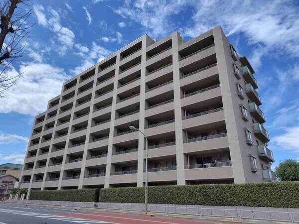 JR中央線「豊田」駅徒歩13分。買い物施設や公園も徒歩圏内に揃い、子育て世帯に嬉しい立地です。
