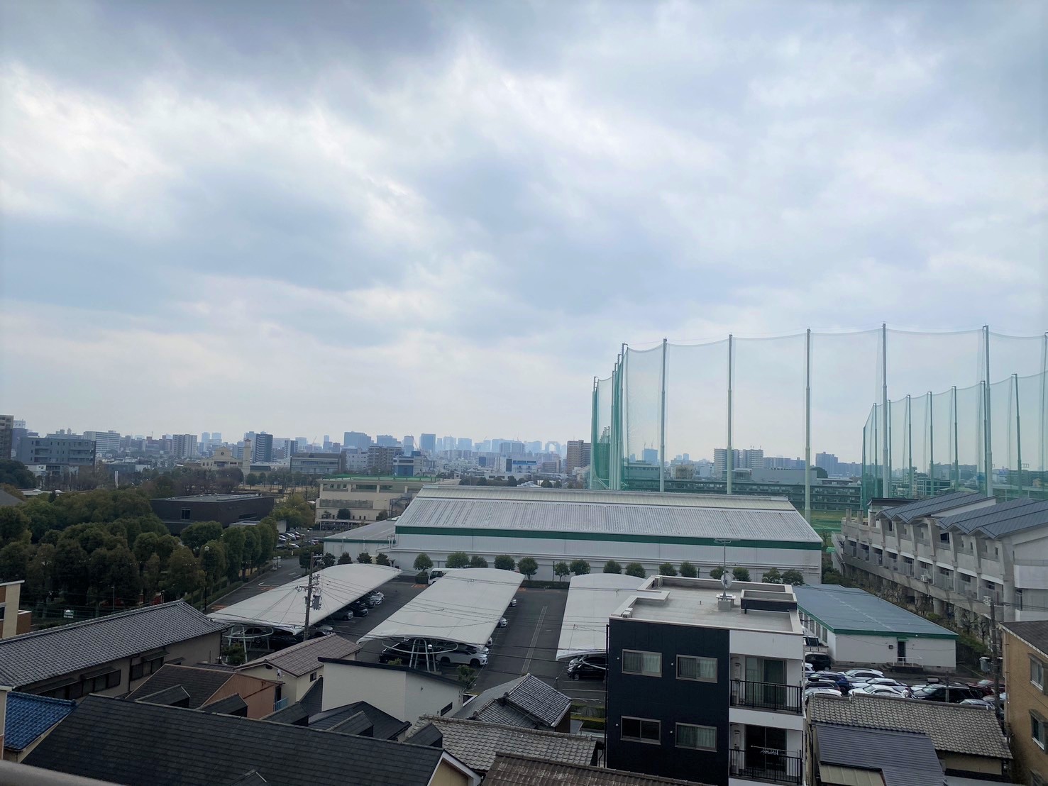 お部屋からの眺望です！ 南側に採光を遮る建築物はございません！ リビングを含む3部屋が南側バルコニー