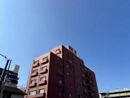 トーア明大前マンションの外観
