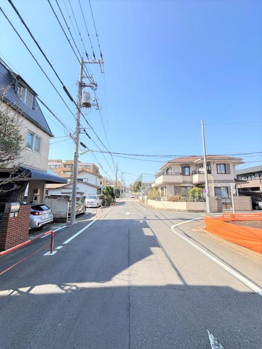 約8.1mの前面道路(公道)